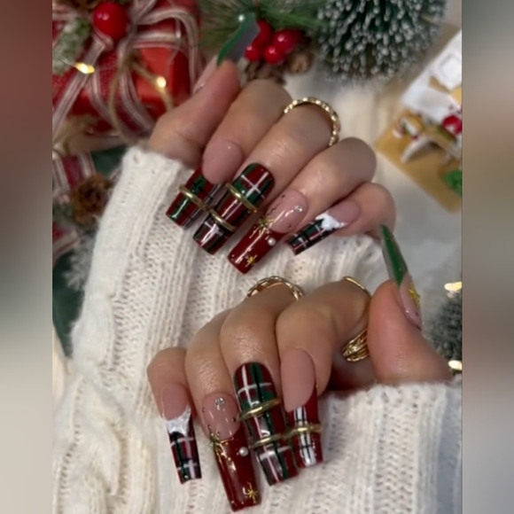 PRESS ON NAILS W/TOOL KIT - Picture 5 of 10